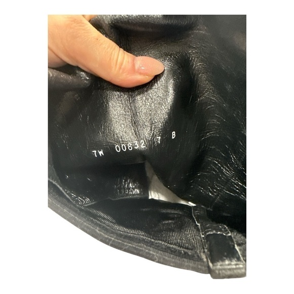 Stuart Weitzman Quebecland Knee High Black Suede Pull Stretch Boot size 7 M - Picture 9 of 14